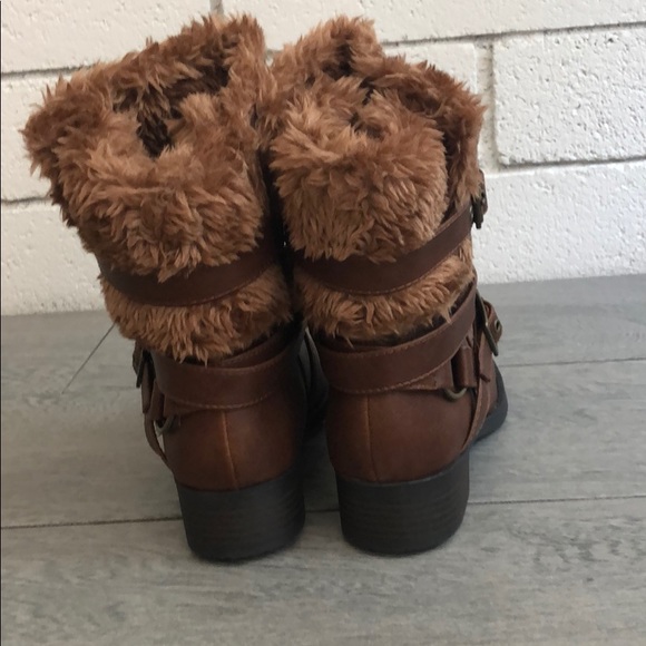 MOIST Tan Faux fur buckle ankle boot - Picture 5 of 6